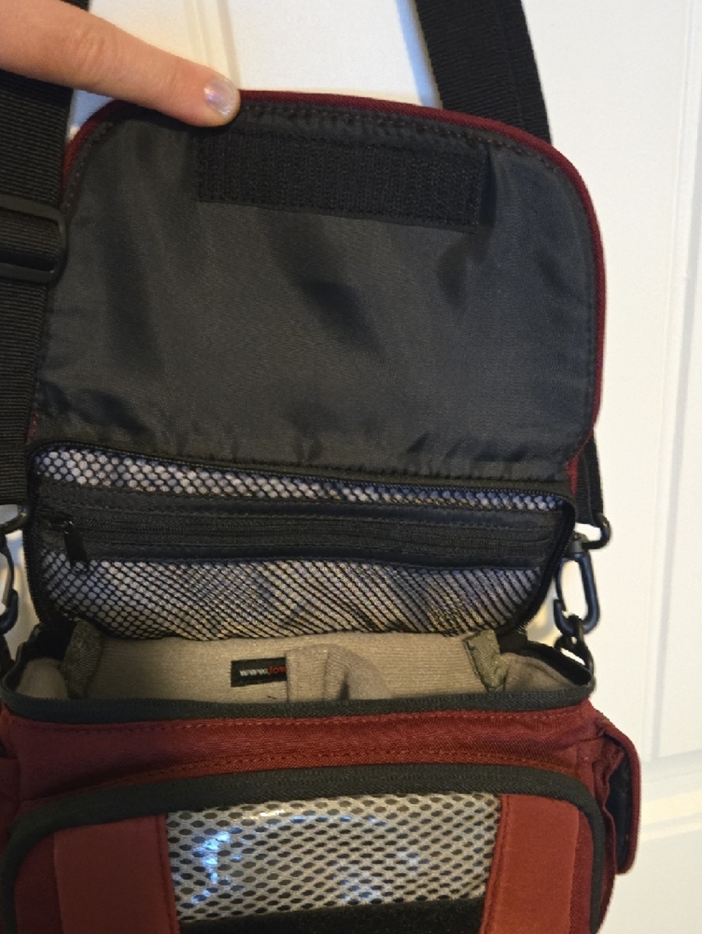 Maroon Camera Bag - Lowepro - Picture 3 of 7